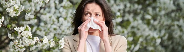 Čiaudulys ir bėganti nosis: vaistininkė įspėja apie sugrįžusį alergijų sezoną