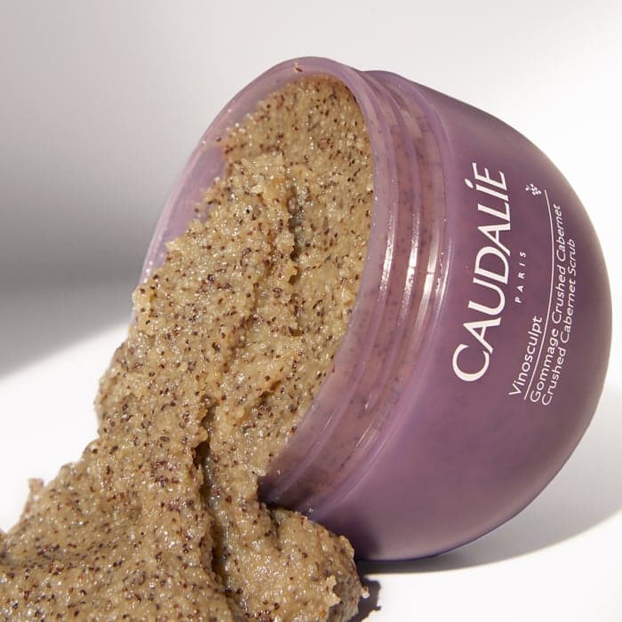 CAUDALIE kūno šveitiklis VINOSCULPT CRUSHED CABERNET SCRUB, 250 ml-1
