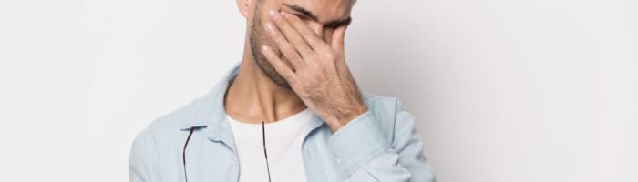 Vaistininkė įspėja: 5 klaidos, galinčios sukelti akių įtampą ir sausumą