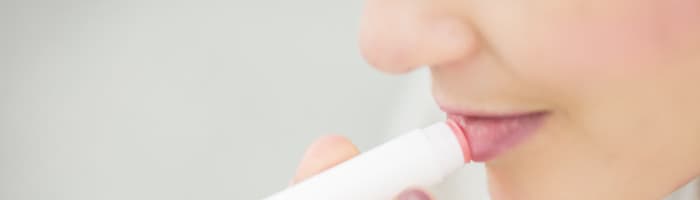 Naudingi patarimai, kaip žiemą prižiūrėti lūpas