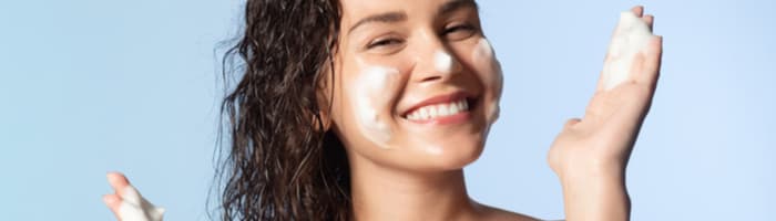Acne vulgaris arba paprastieji spuogai. Konsultuoja ZANĖ PRIKULĖ-RŪSINIA, gydytoja dermatovenerologė-rezidentė
