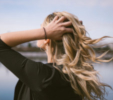 John Masters Organics – prieš dirbtinius plaukus ir žirkles