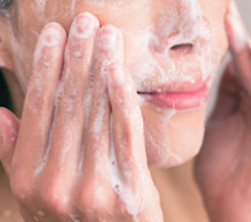 Jautrios ir alergiškos odos priežiūra su „SVR Sensitive“ kosmetika