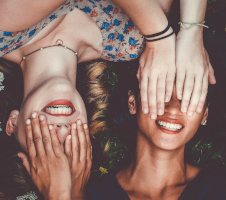 Kartu galime sugrąžinti moterims šypsenas