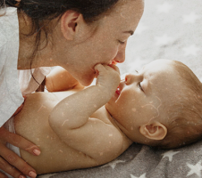 Intymios higienos priežiūra po gimdymo: ką būtina žinoti ir kuo gali padėti „Lansinoh“?
