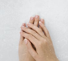 Lūžinėjantys nagai: kad išspręstumėte problemą, turite žinoti tikrąją priežastį