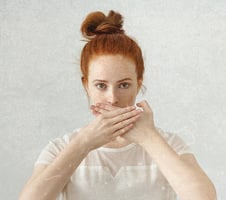 Nemalonus burnos kvapas: priežastys gali būti ne ten, kur manote