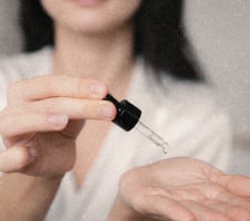 Veido serumai: ką reiškia nurodytos veikliosios medžiagos etiketėje?