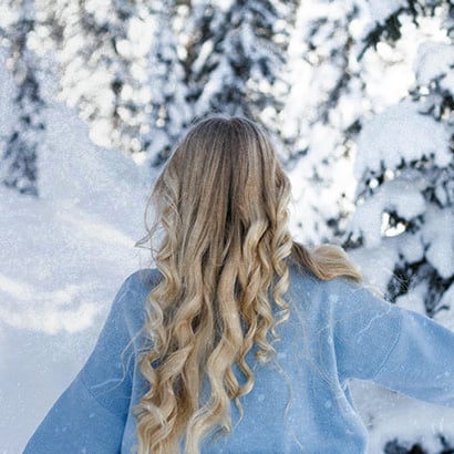 Norite ilgų plaukų, tačiau žiemą jie jums slenka? Pataria, ką daryti